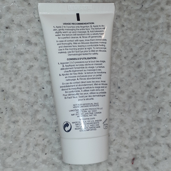 Foaming Cleansing Makeup Remover - Picture 2 of 2